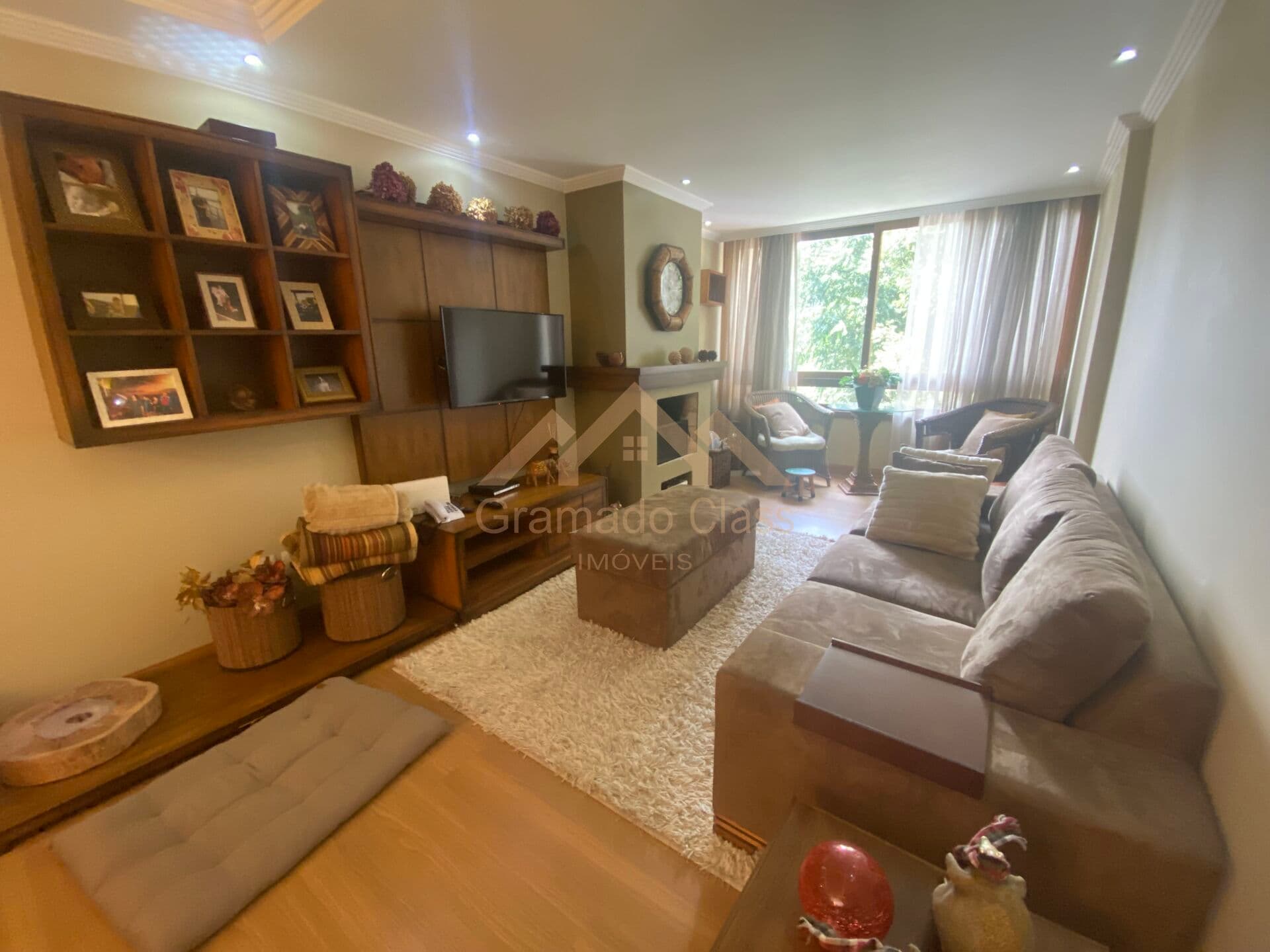 Ótimo apartamento de 2 dormitório, Sendo 1 Suíte - Mobiliado no Centro de Gramado