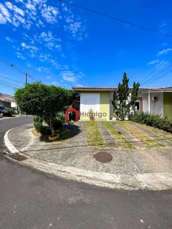 Casa de esquina com 02 quartos à venda no Condomínio Terra Nova em Alvorada/RS.