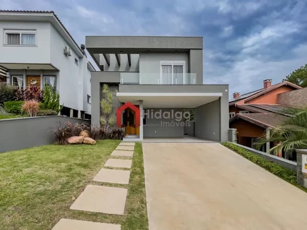 CASA MODERNA COM 03 SUÍTES, DE FUNDOS PARA MATA NATIVA NO BUENA VISTA EM VIAMÃO/RS.