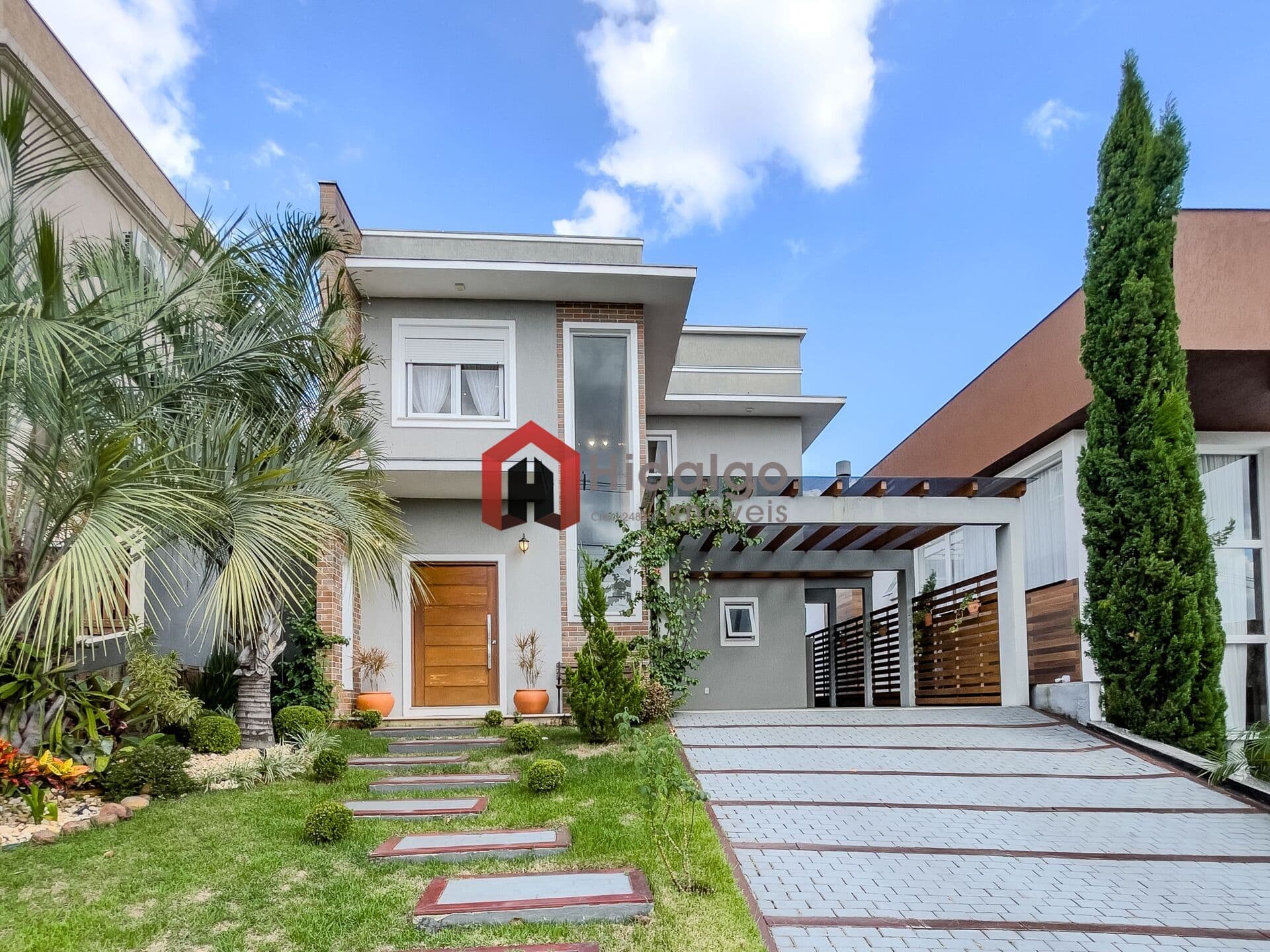 CHARMOSA RESIDÊNCIA COM 03 QUARTOS À VENDA NO BUENA VISTA!