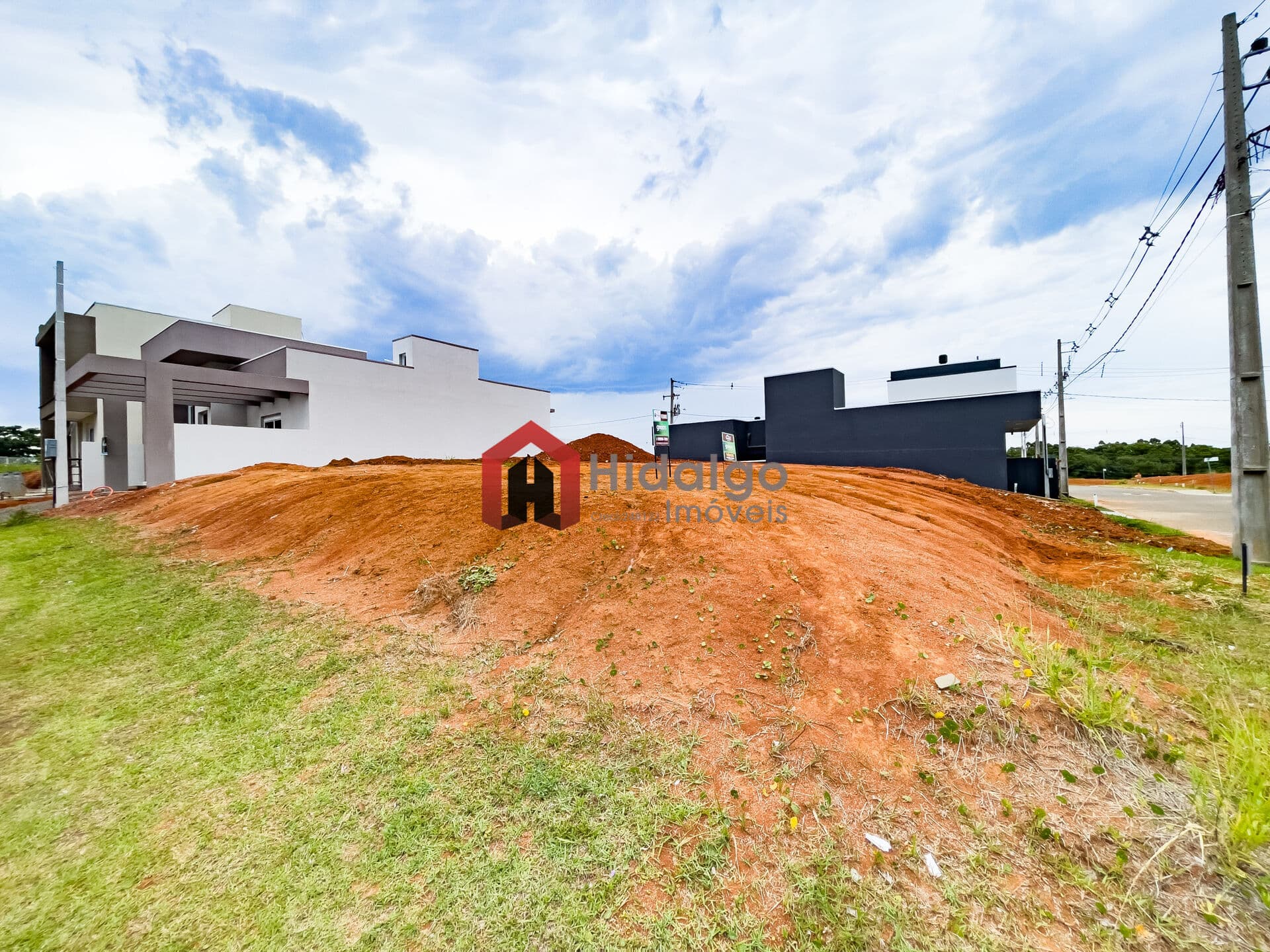 Terreno de esquina maior que o padrão à venda no Green Parque Jardim em Viamão/RS