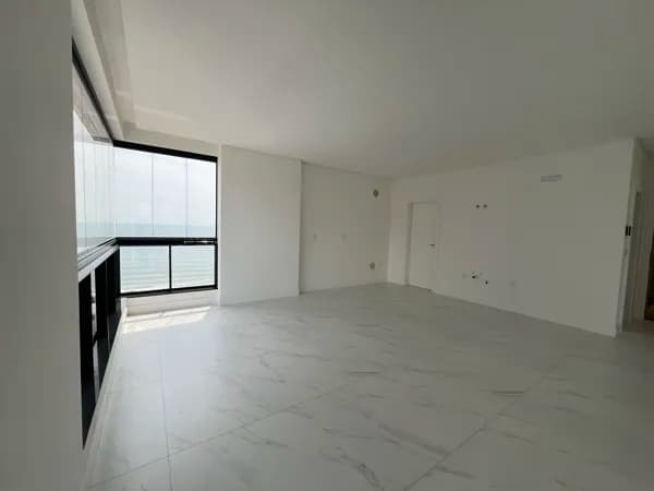 Vista Mar, 3 suítes, 2 vagas de garagem, 80 metros do Mar