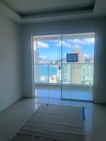 OPORTUNIDADE 2 SUITES + 2 DEMI-SUITES, VISTA MAR, CENTRO- ITAPEMA.