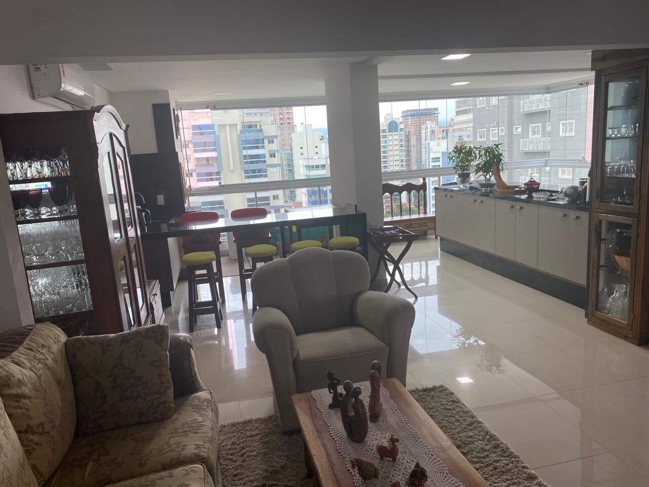 APARTAMENTO DUPLEX COM 4 SUITES, MEIA PRAIA, ITAPEMA-SC