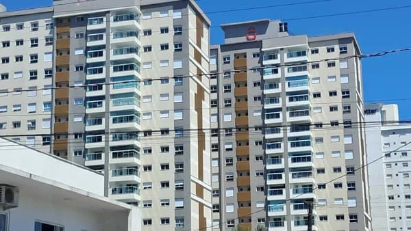 APARTAMENTO FRENTE MAR ALTO PADRÃO NO BAIRRO ITACOLUMI- BALNEARIO PIÇARRAS/SC