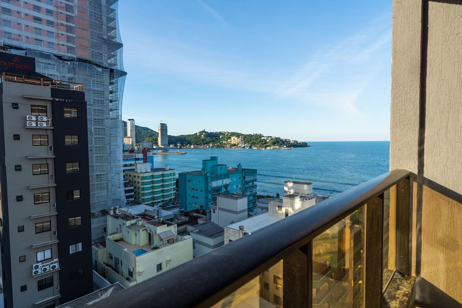 Oportunidade abaixo do valor, 3 suítes, quadra mar com vista, Centro de Itapema.