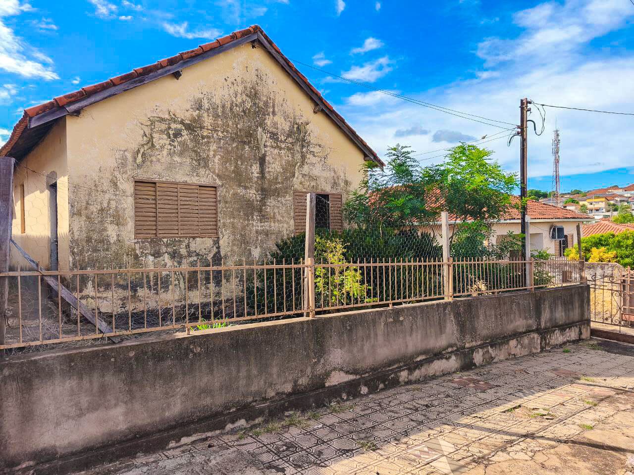 Centro de Fernando Prestes: terreno amplo para investimento ou projeto comercial