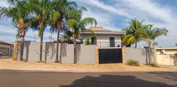 Casa em Vista Alegre do Alto - Centro