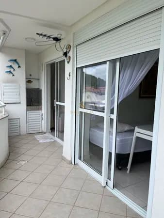 Apartamento mobiliado, com vista mar a venda, 02 quartos, 02 vagas, Praia de Ponta das Canas, R$690.000,00