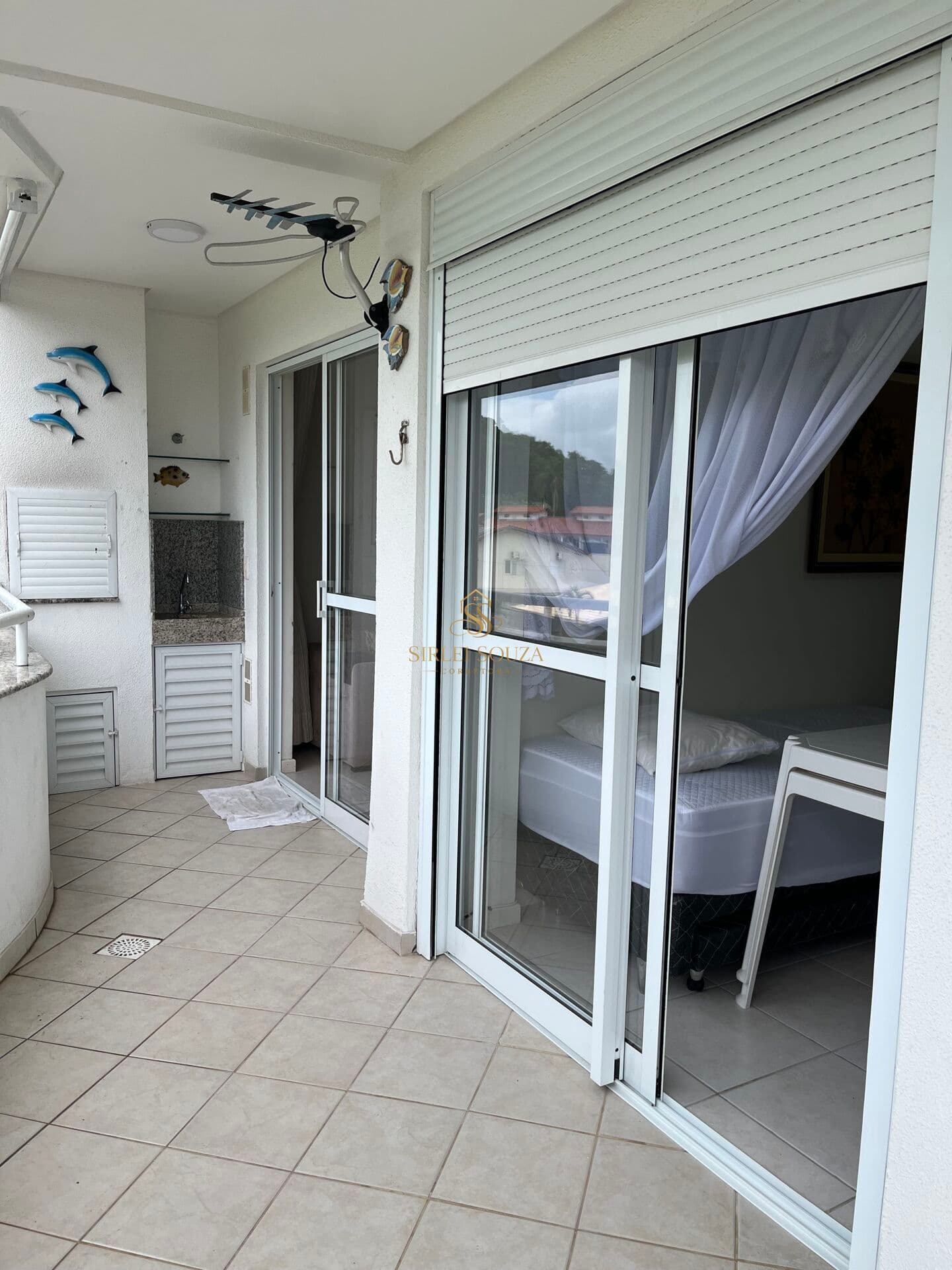 Apartamento mobiliado, com vista mar a venda, 02 quartos, 02 vagas, Praia de Ponta das Canas, R$690.000,00