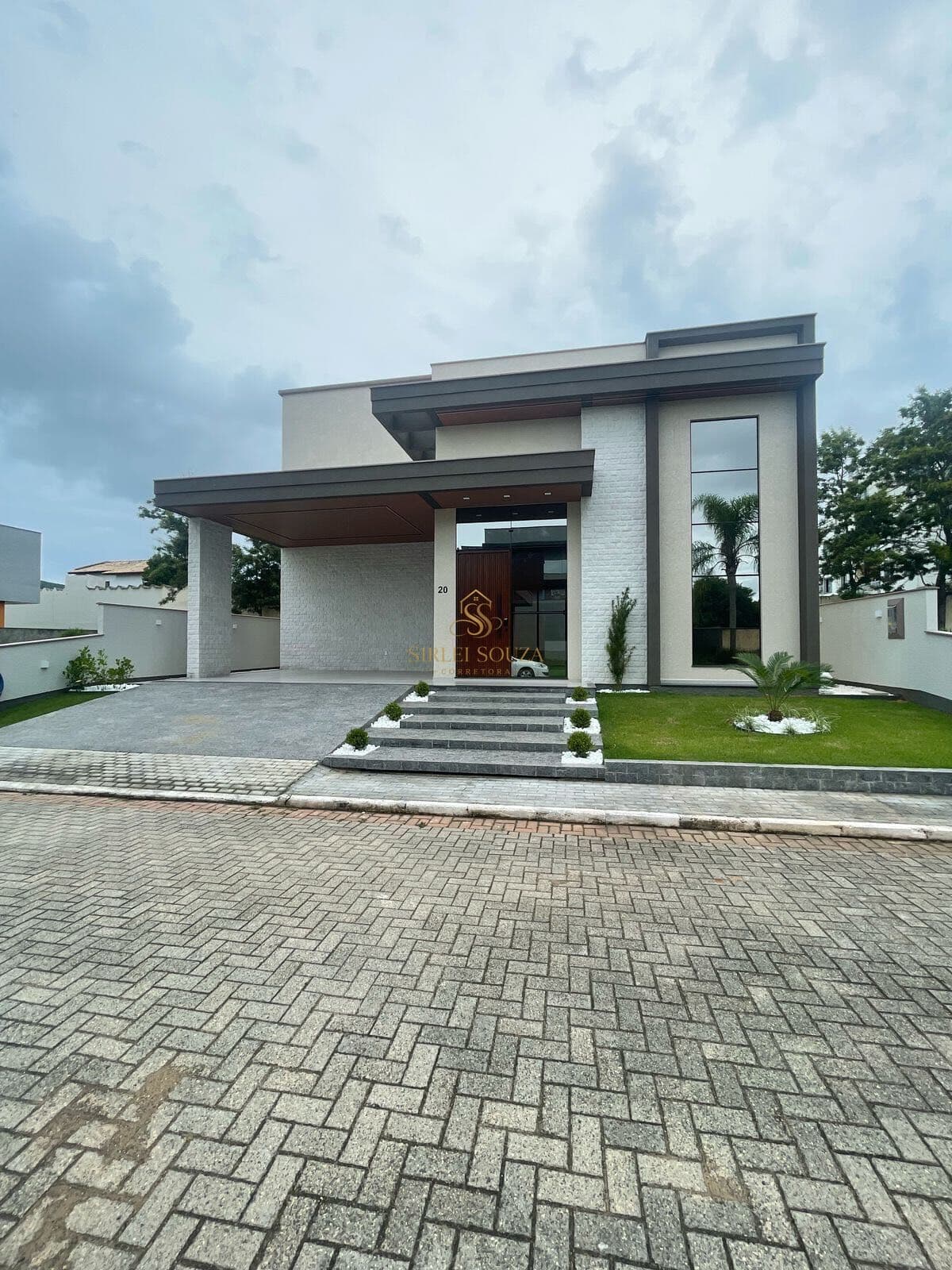 Casa em condomínio a venda, 03 suítes, 04 vagas, Ingleses, R$1.700.000,00
