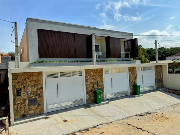 Sobrado a venda, 02 suítes, 01 vaga, 600 metros da praia dos Ingleses, R$698.000,00