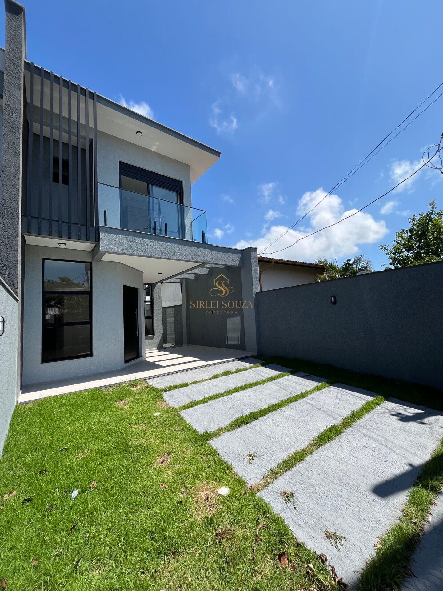 Sobrado a venda, 03 quartos (02 suítes), 02 vagas, Ingleses, R$680.000,00