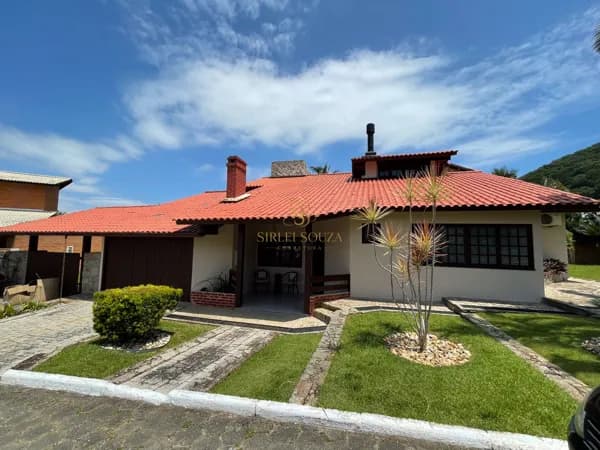 Casa de Condomínio em Florianópolis - Sambaqui