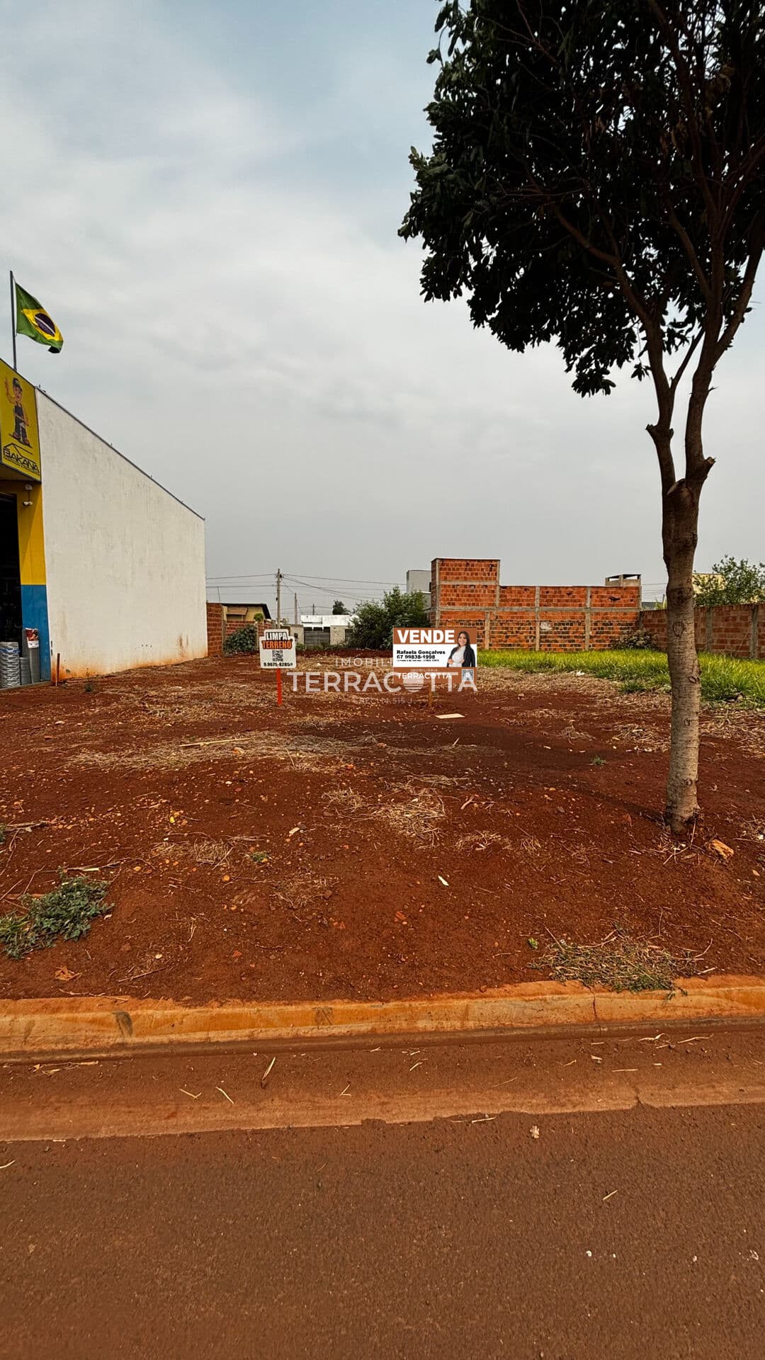 Terreno na Avenida principal do bairro