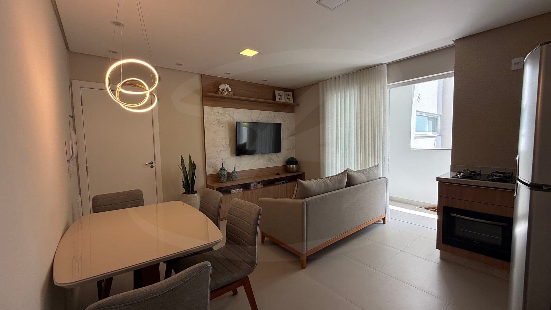 APARTAMENTO SEMI MOBILIADO