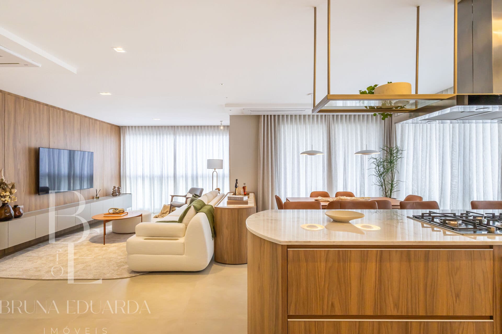 APARTAMENTO MOBILIADO DE ALTO PADRÃO