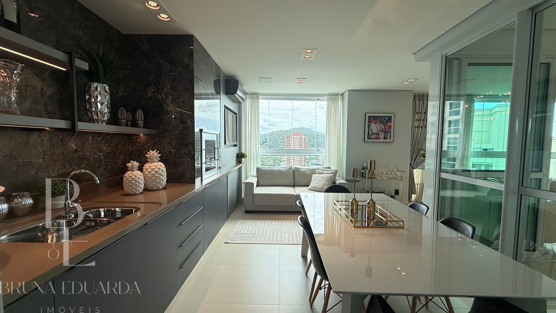APARTAMENTO EM HOME CLUB