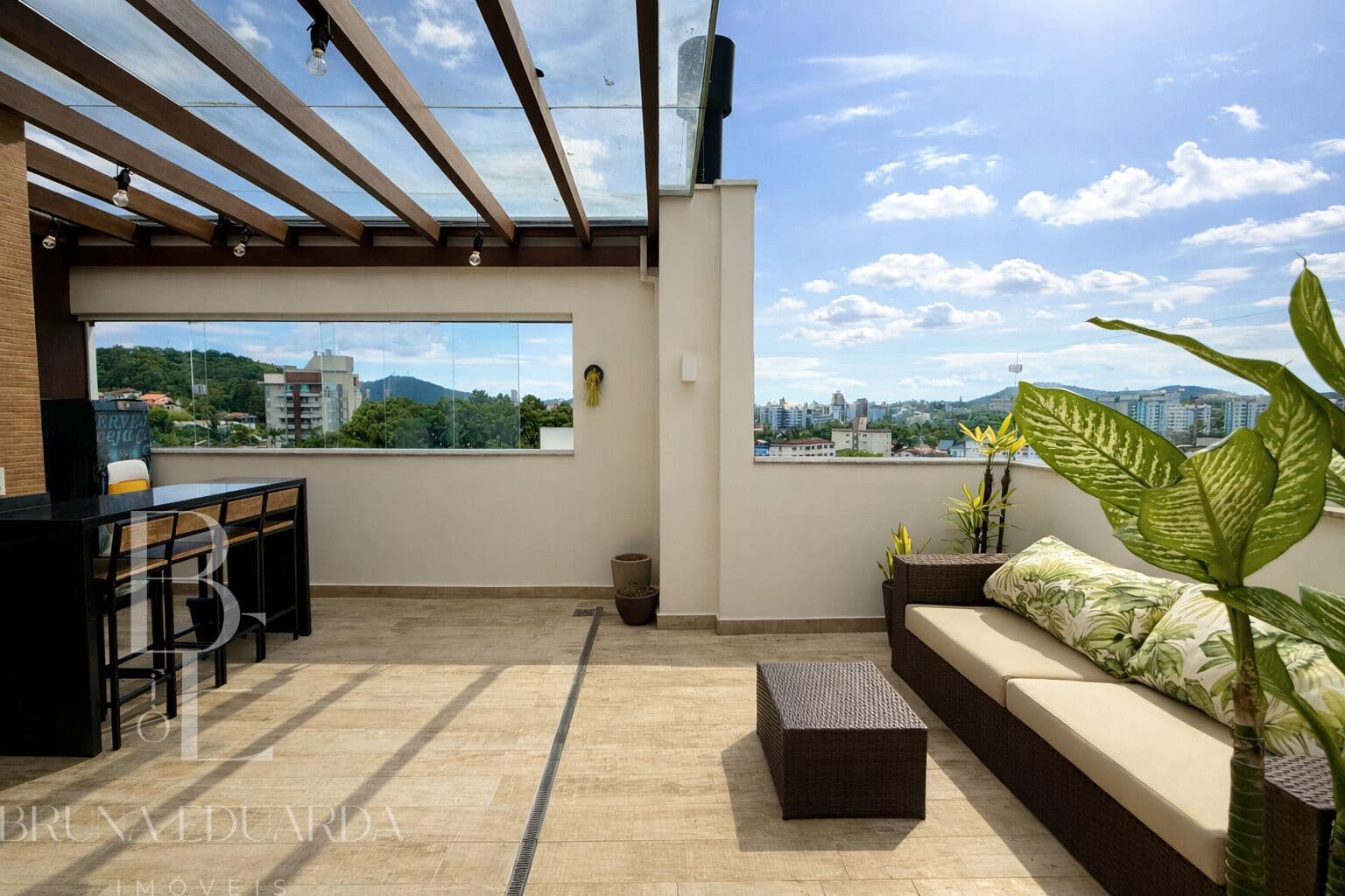 Cobertura duplex à venda no bairro Santo Antônio - Joinville/SC