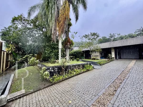 Casa no Saguaçu