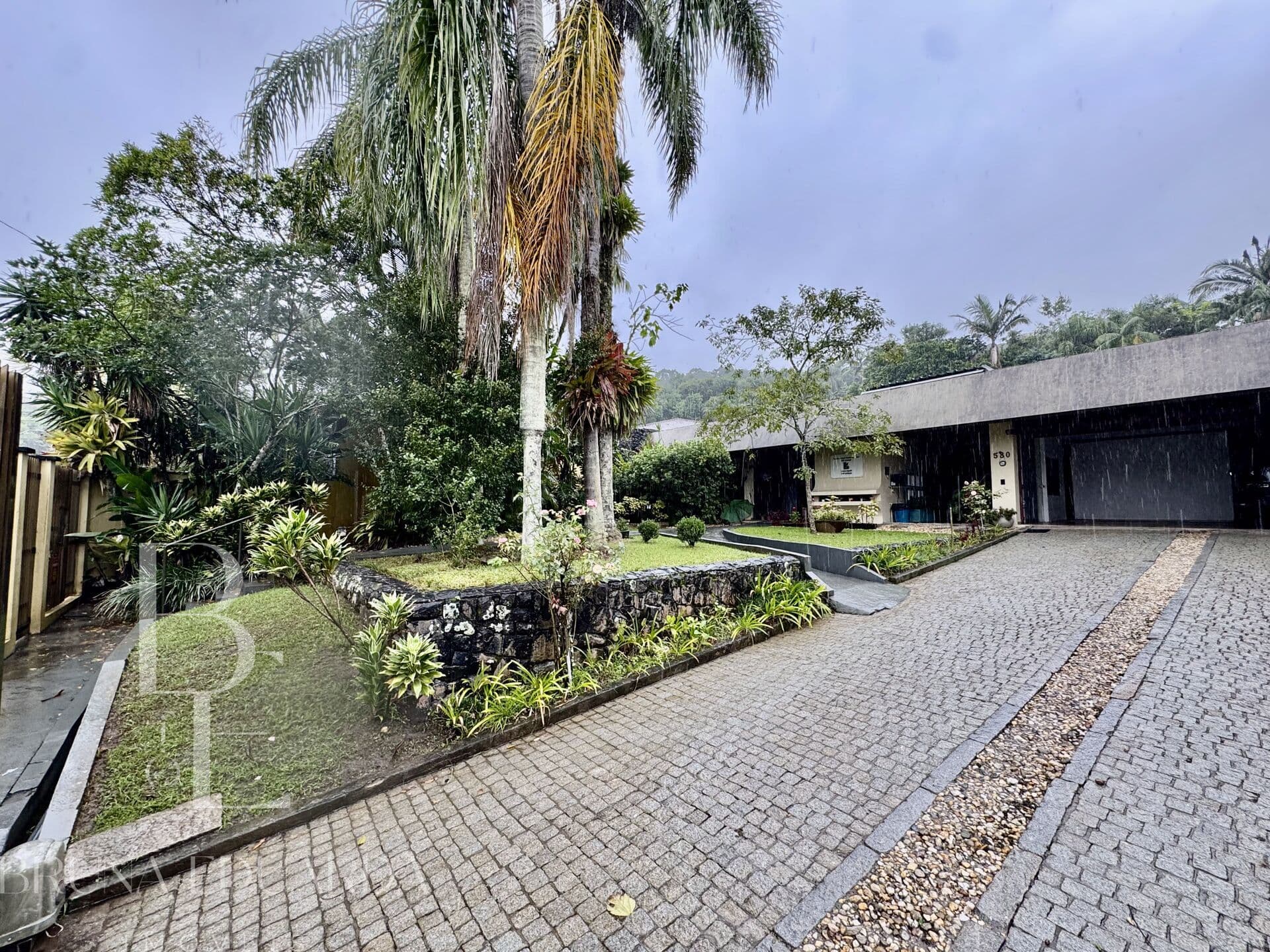 Casa no Saguaçu