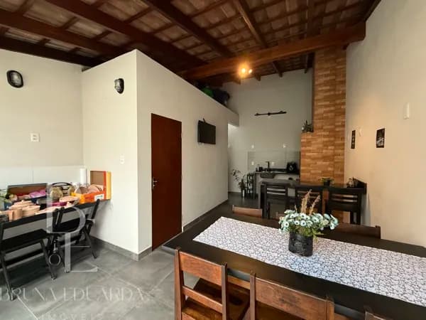CASA GEMINADA COM TERRENO NOS FUNDOS