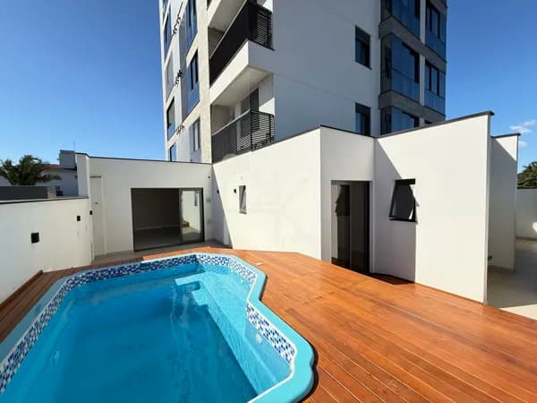 Apartamento Giardino a venda, 183 m², 3 suítes e 2 vagas de garagem, no Santo Antônio - Joinville