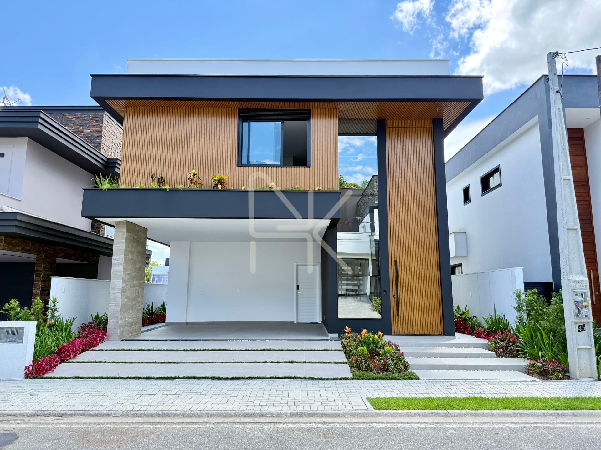 Casa Alto Padrão nova à venda em Condomínio Fechado | 3 Suítes com closet, 2 Vagas, 253 m² Privativos – Quinte Essence Vila Nova