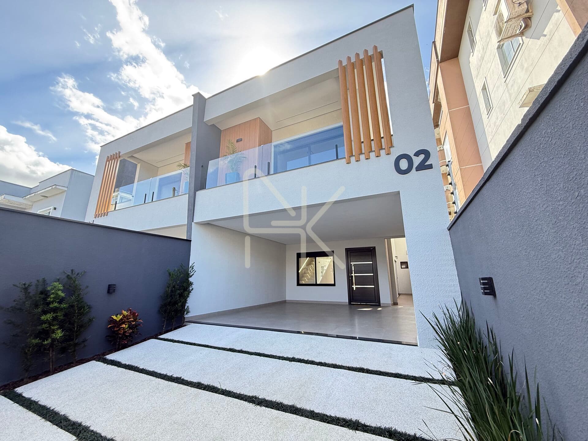 Sobrado com 3 Suítes, Jacuzzi Externa e 172m² – Bom Retiro, Joinville SC