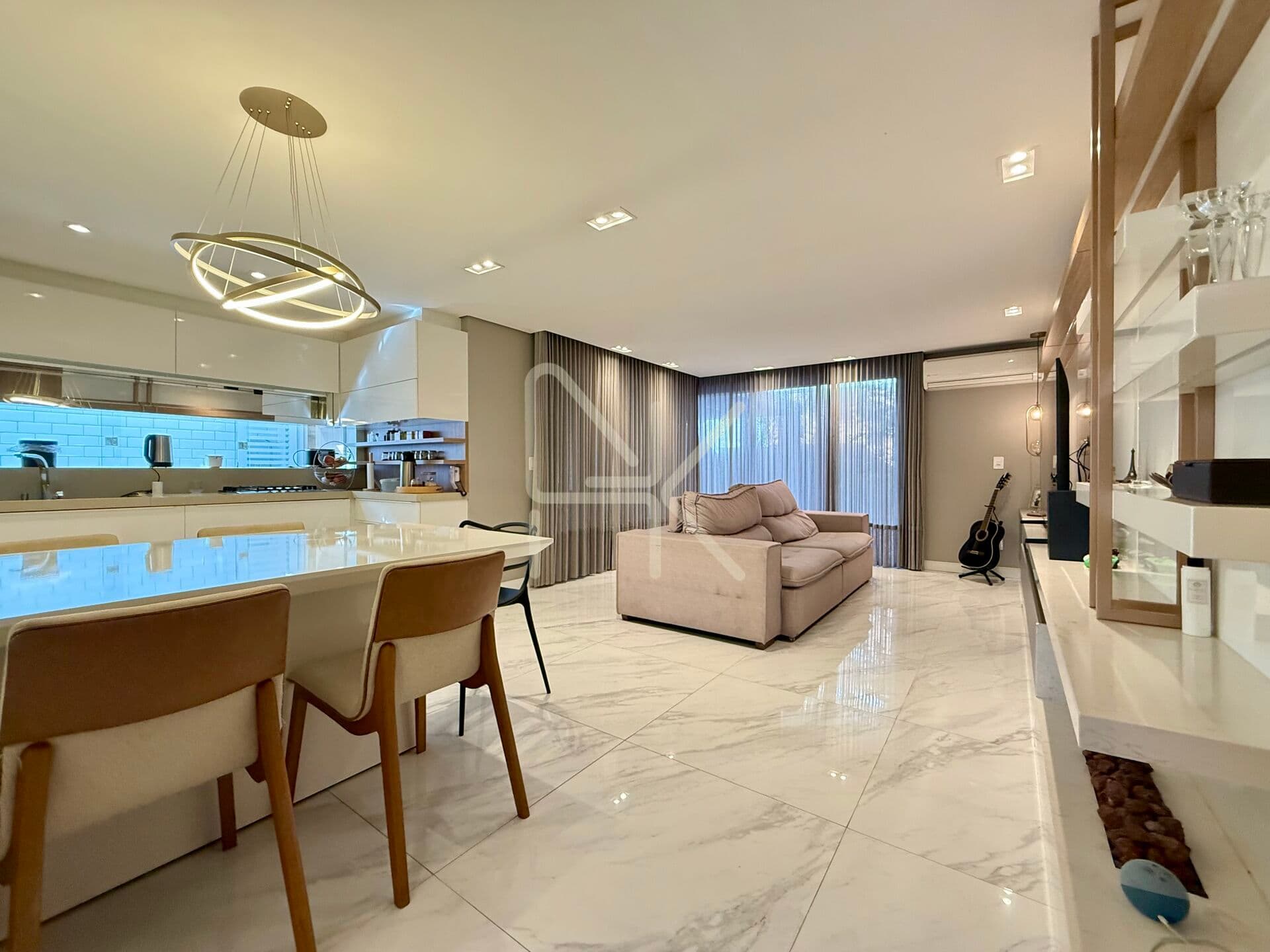 Sobrado Alto Padrão à venda no Saguaçu | 225m², 3 suítes, mobiliado, varanda gourmet e área de festas