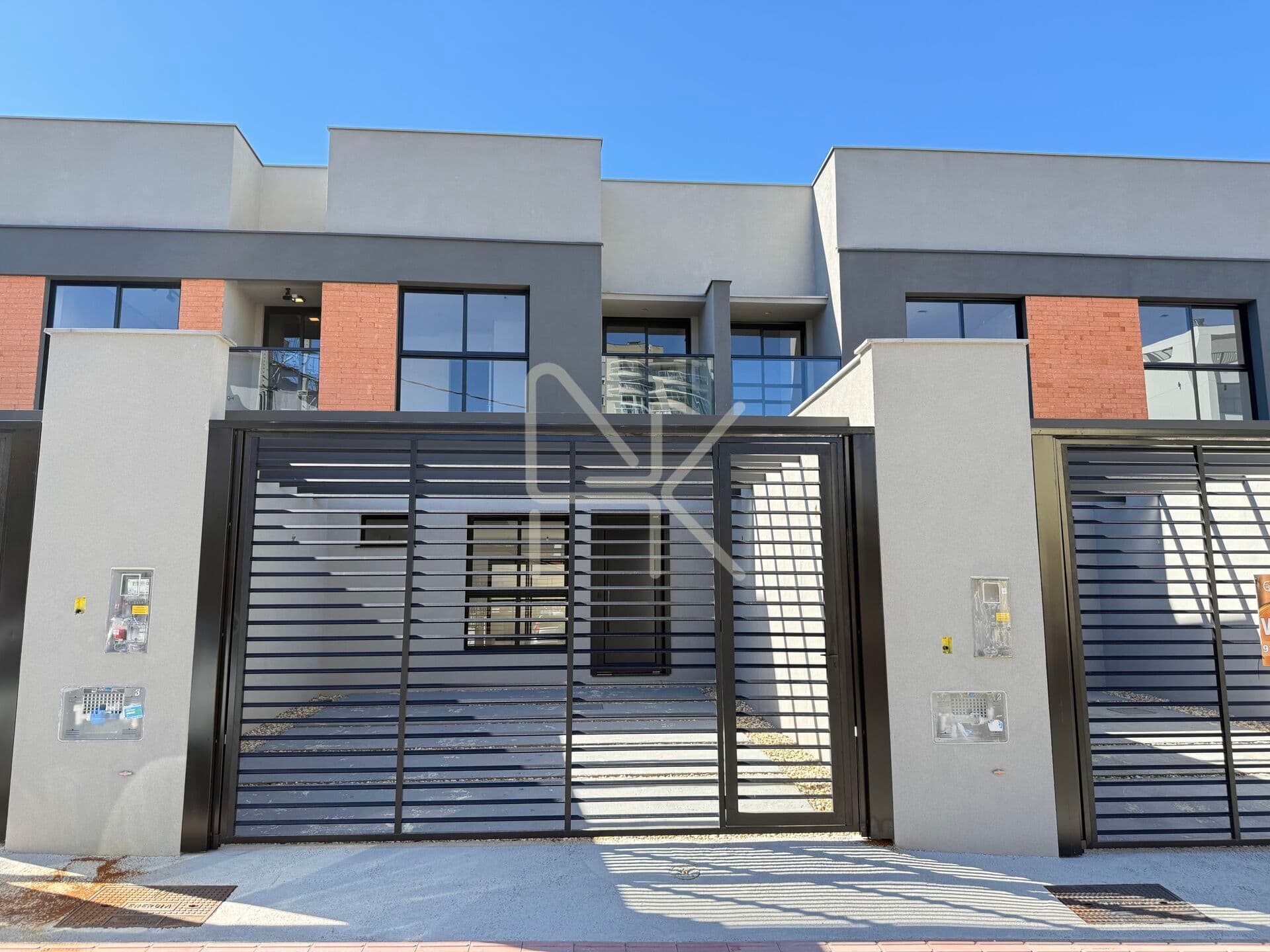 Sobrado com Arquitetura Moderna à Venda no Atiradores – Joinville