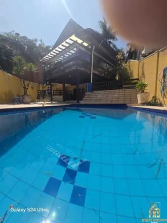 Oportunidade Única: Casa Espetacular em Condomínio Fechado com Segurança Total