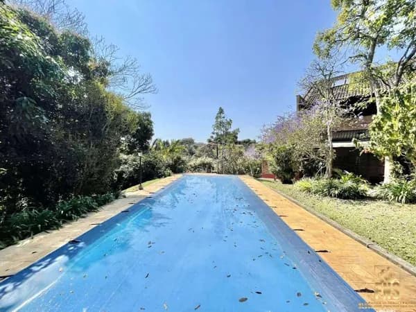 Cond. Vilarejo Vila Diva - 3 d/1ste - Rústica, linda, piscina, bem localizada, muita natureza e vista!