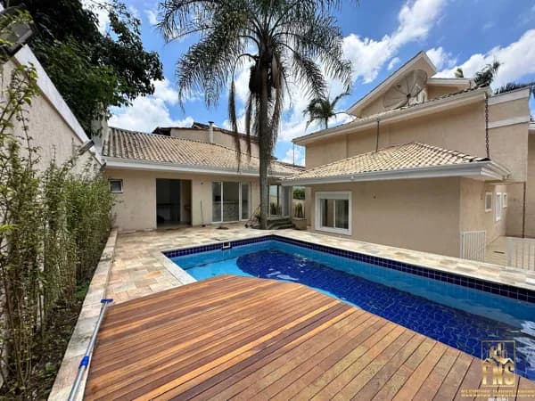 Oportunidade Única: Casa Espetacular em Condomínio Fechado com Segurança Total