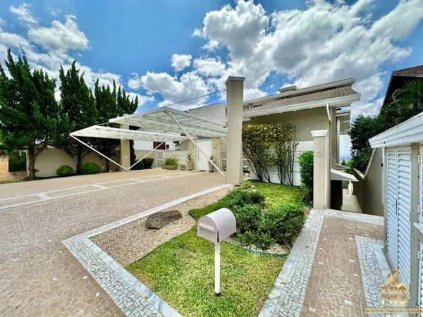 Casa C/ 4 sites, moderna/ c/ vista , gourmet, piscina sótão multiuso e 2 lareiras