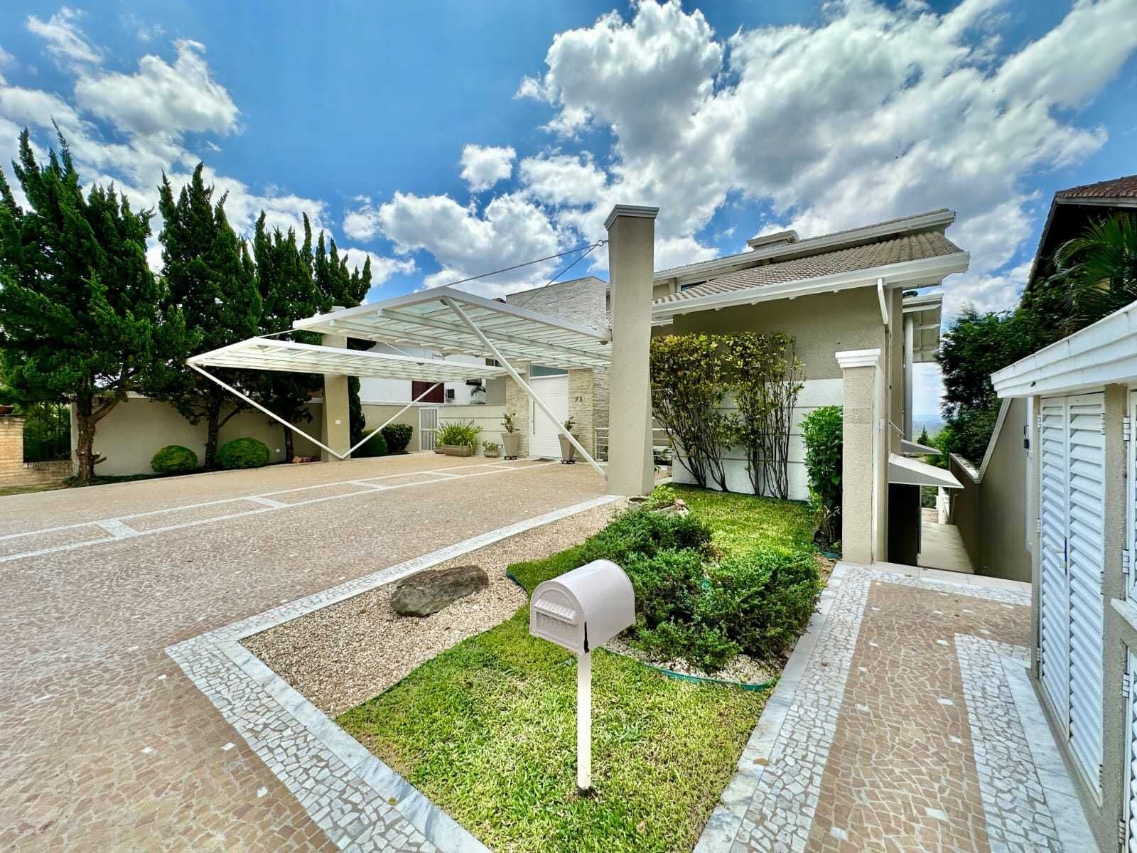 Casa C/ 4 sites, moderna/ c/ vista , gourmet, piscina sótão multiuso e 2 lareiras
