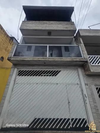 Sobrado Padrão - 5 Vagas de Garagem e com Edícula
