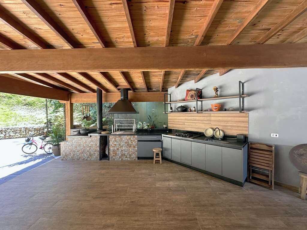 Casa em Condomínio Fazendinha. Integrada, gourmet, piscina, lareira, hóspedes, escritório!