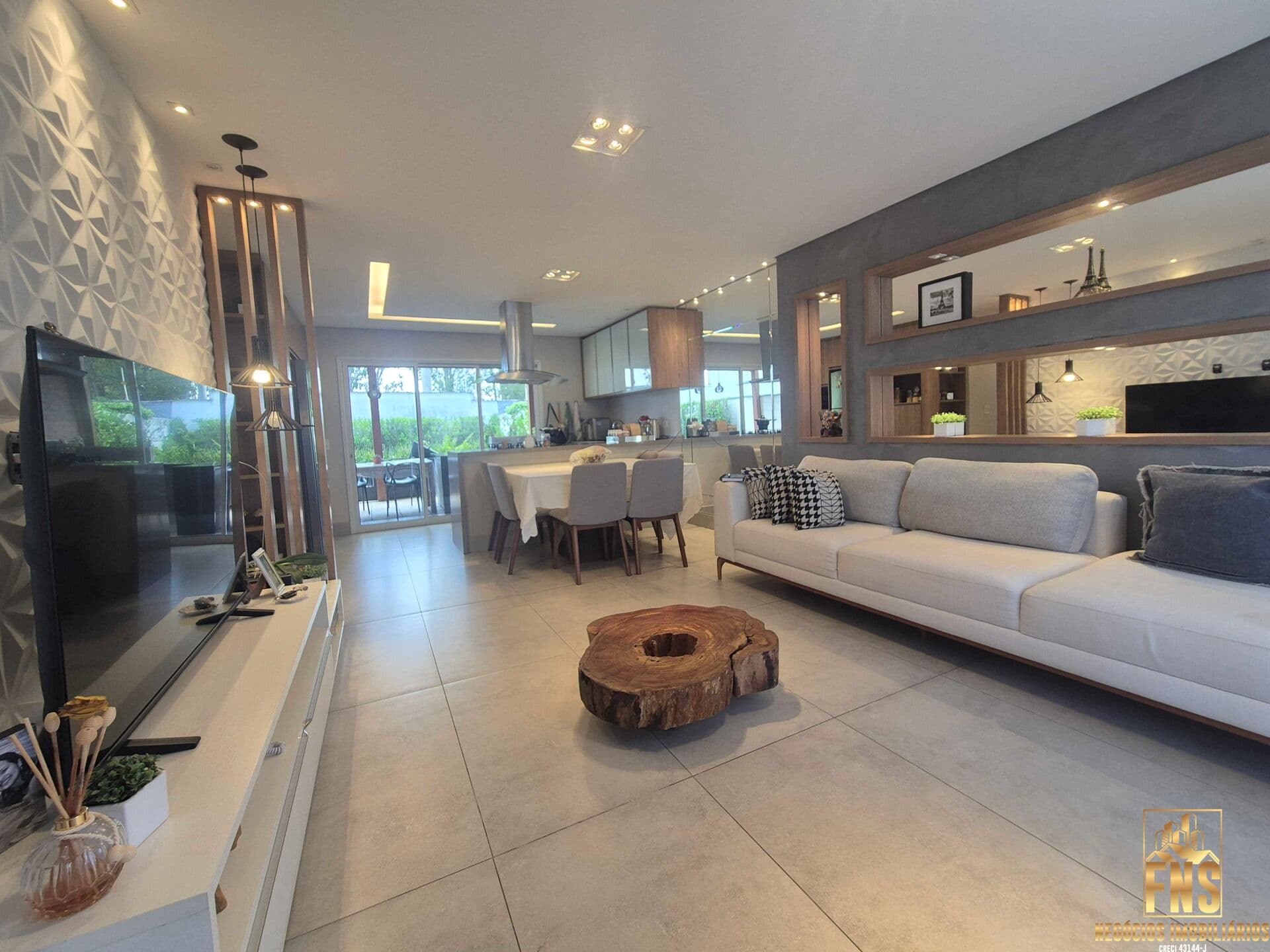 🌿 Exclusiva Casa Planejada com 3 Dormitórios e Living Integrado para 4 Ambientes