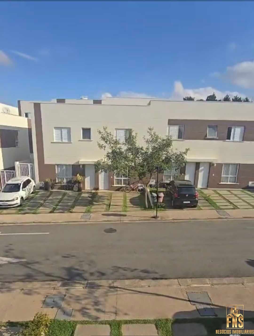 Casa de Condomínio em Cotia - Gramado