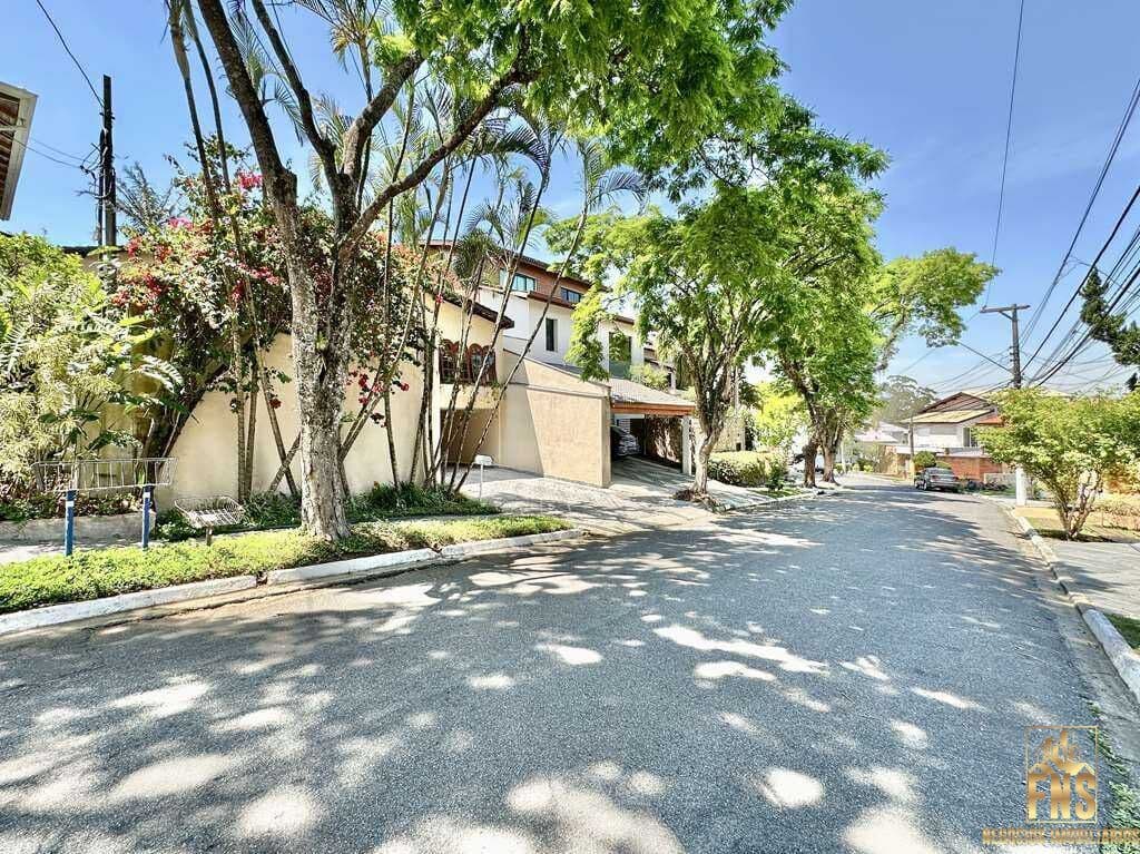 Condominio São Paulo II-Piscina, churrasqueira, lareira e adega