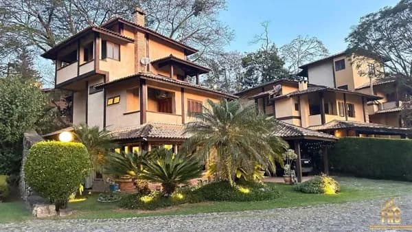 Casa com Vista Permanente e Privacidade Total no Recanto Inpla – Granja Viana/SP