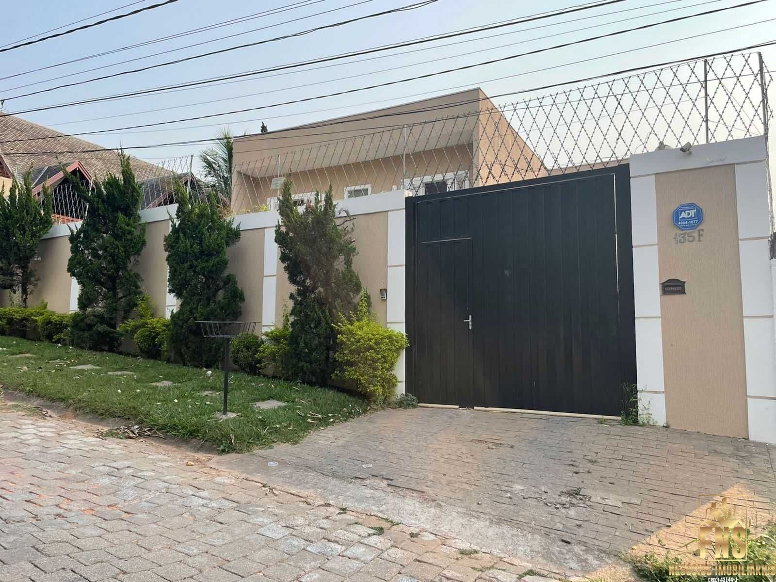 Casa dos Sonhos na Granja Viana: Suítes, Galpão Versátil e Quintal para Piscina!