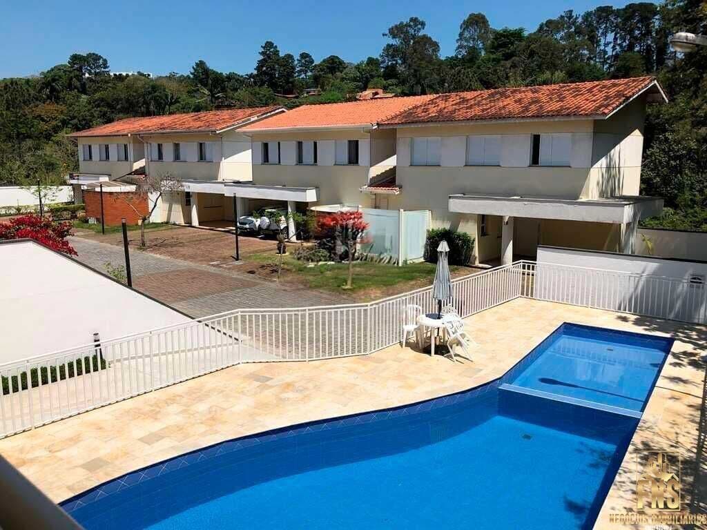 Casa em Condomínio - 4 dormitórios - localização privilegiada!!