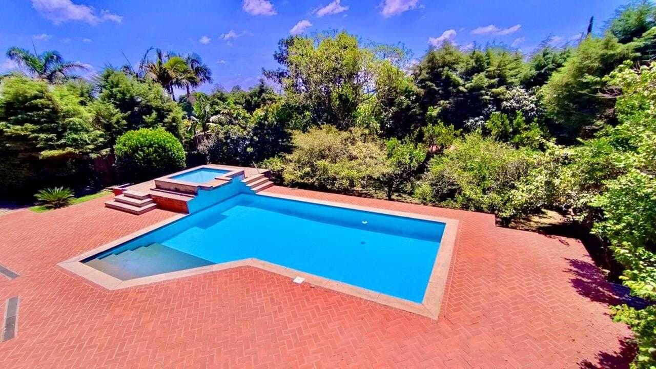 Casa Alto Padrão em Nova Fazendinha, Carapicuíba/SP