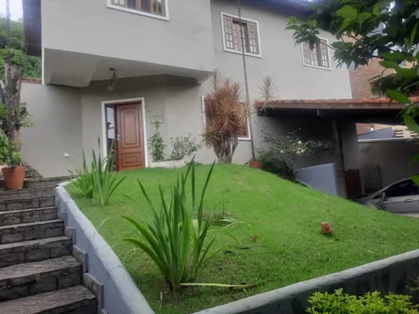 Casa aconchegante com 4 dormitórios - 2 suítes - Condomínio Residencial na Fazendinha Carapicuíba SP