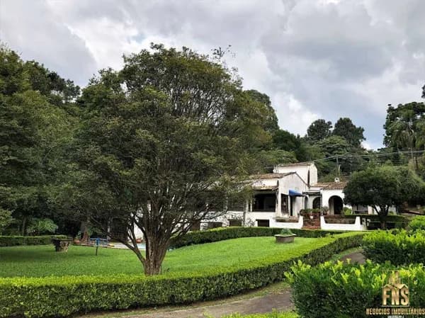 Chácara do Refúgio - AT. 2700m2 ZUM (ZONA USO MISTO)