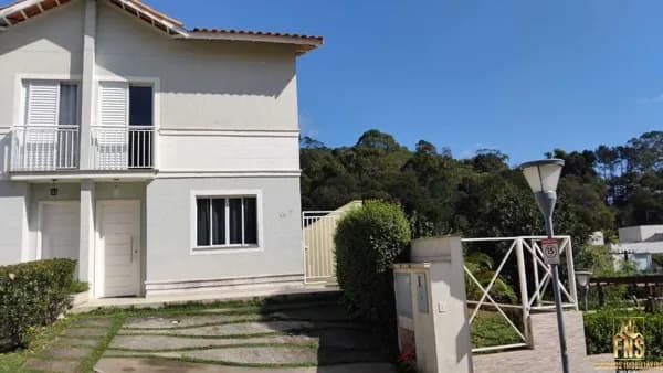 CASA À VENDA EM CONDOMÍNIO FECHADO – SEGURANÇA E LOCALIZAÇÃO PRIVILEGIADA!