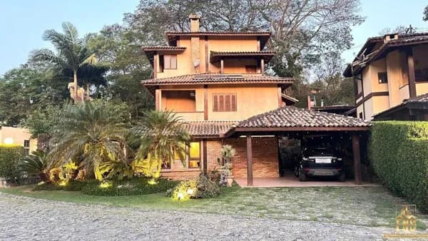 Refúgio com Vista Permanente em Condomínio Exclusivo – Recanto Inpla/Granja Viana-SP