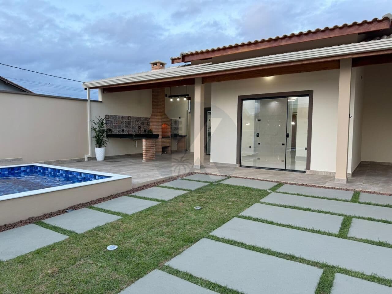 Casa Alto Padrão Jd. Grandesp - Itanhaém com piscina e area gourmet